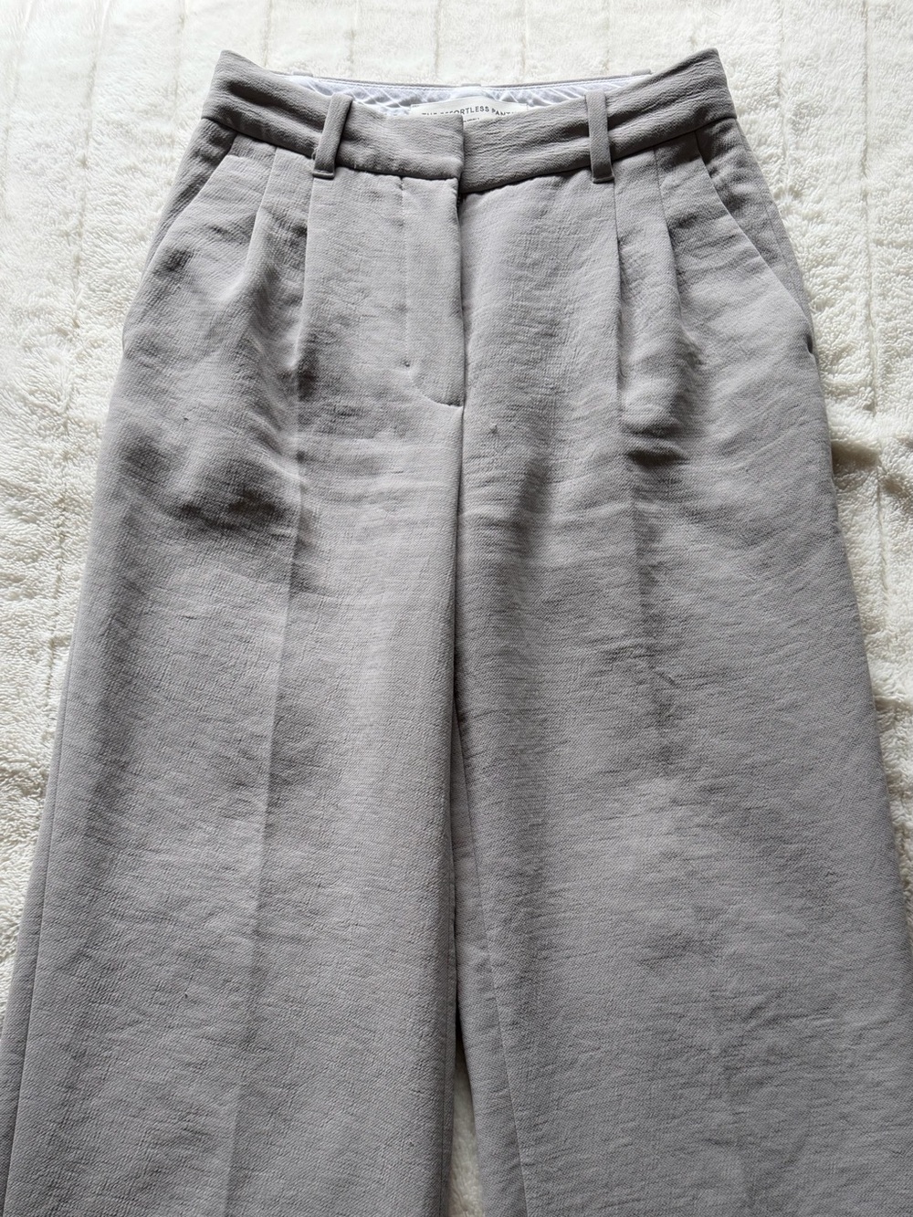Aritzia The Effortless Pant Crepette in Ashen